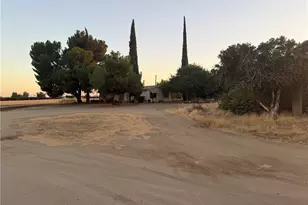 915 S Strathmore, Lindsay, CA 93247 - Photo 2