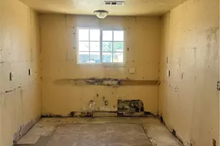 912 Meadows, Bakersfield, CA 93306 - Photo 6