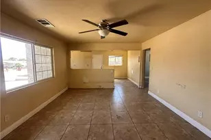 912 Meadows, Bakersfield, CA 93306 - Photo 4
