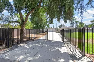 4832 N Fruit Ave, Fresno, CA 93705 - Photo 40