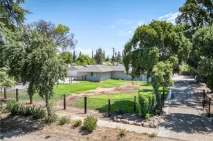 4832 N Fruit Ave, Fresno, CA 93705 - Photo 2