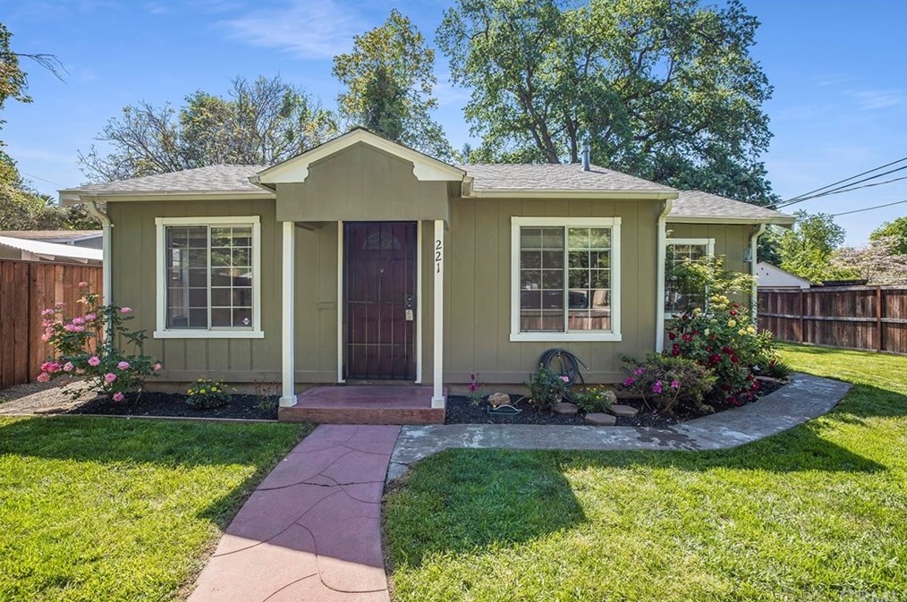 221 3rd Ave, Chico, CA 95926-3453