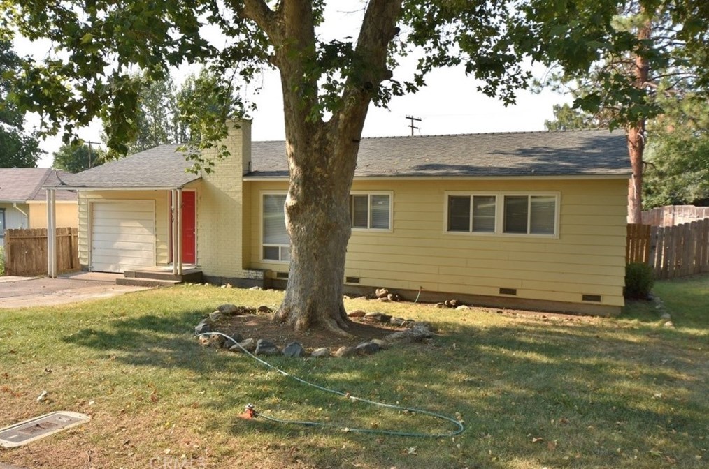 817 Yama St, Yreka, CA 96097