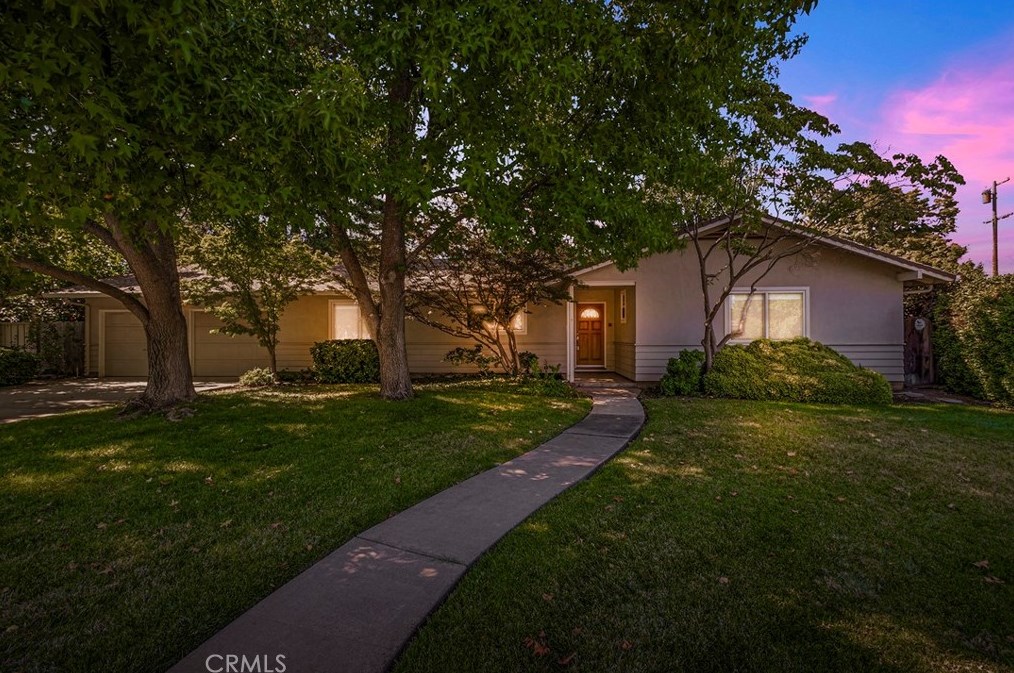 7 Canterbury Cir, Chico, CA 95926-2411