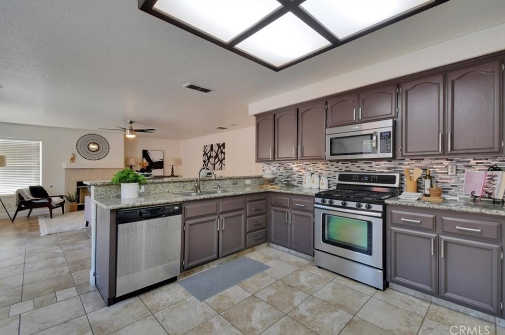 1961 Deerfield Dr, Yuba City CA 95993-9276 exterior