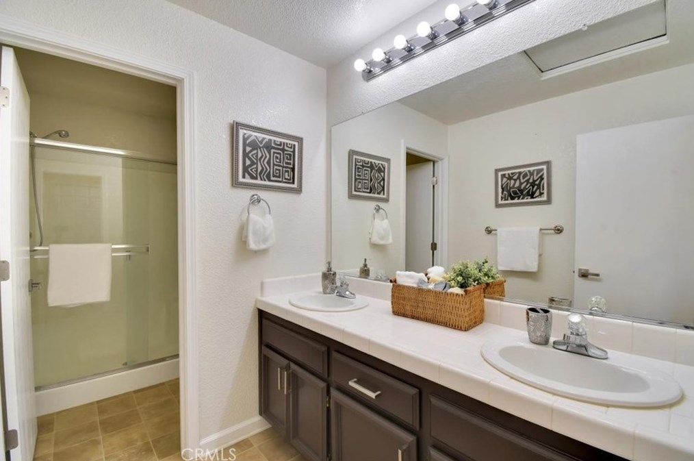 1961 Deerfield Dr, Yuba City CA 95993-9276 exterior