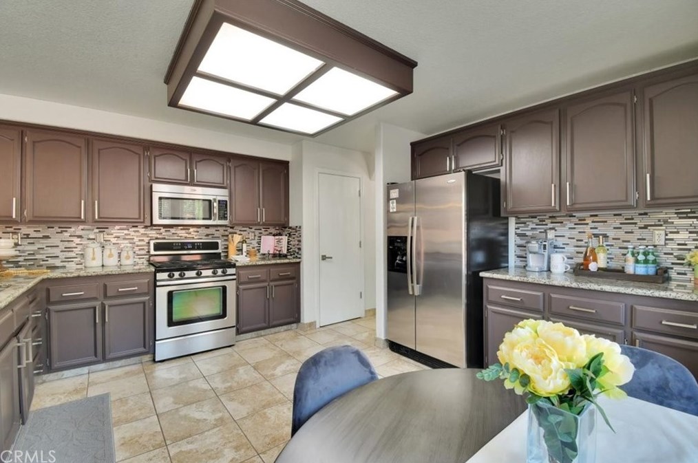 1961 Deerfield Dr, Yuba City CA 95993-9276 exterior