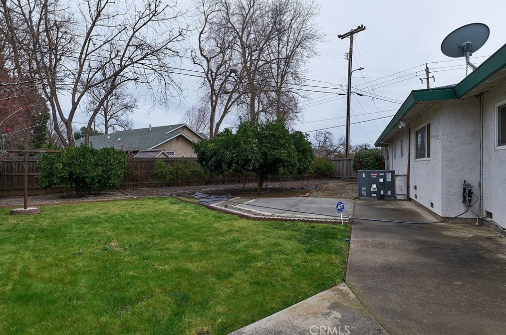 956 Manzanita Ave, Chico CA  95926-1420 exterior
