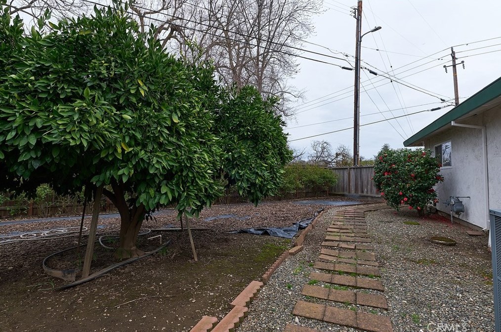956 Manzanita Ave, Chico CA  95926-1420 exterior