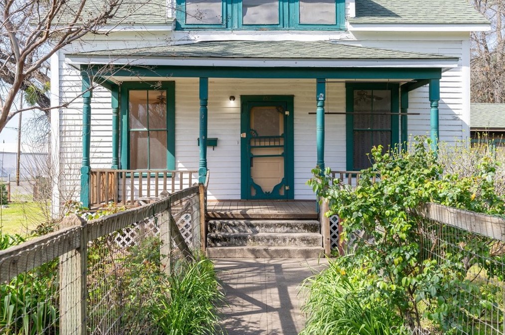 252 9th Ave, Chico, CA 95926-2304