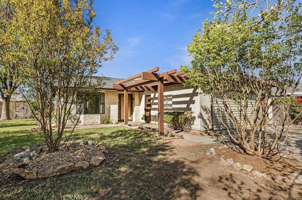 14 Parkhurst St, Chico, CA 95928-6856