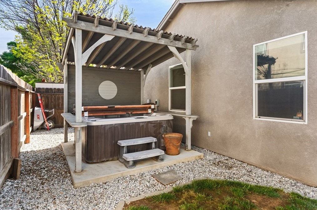 112 Degarmo Dr, Chico CA  95973-8010 exterior