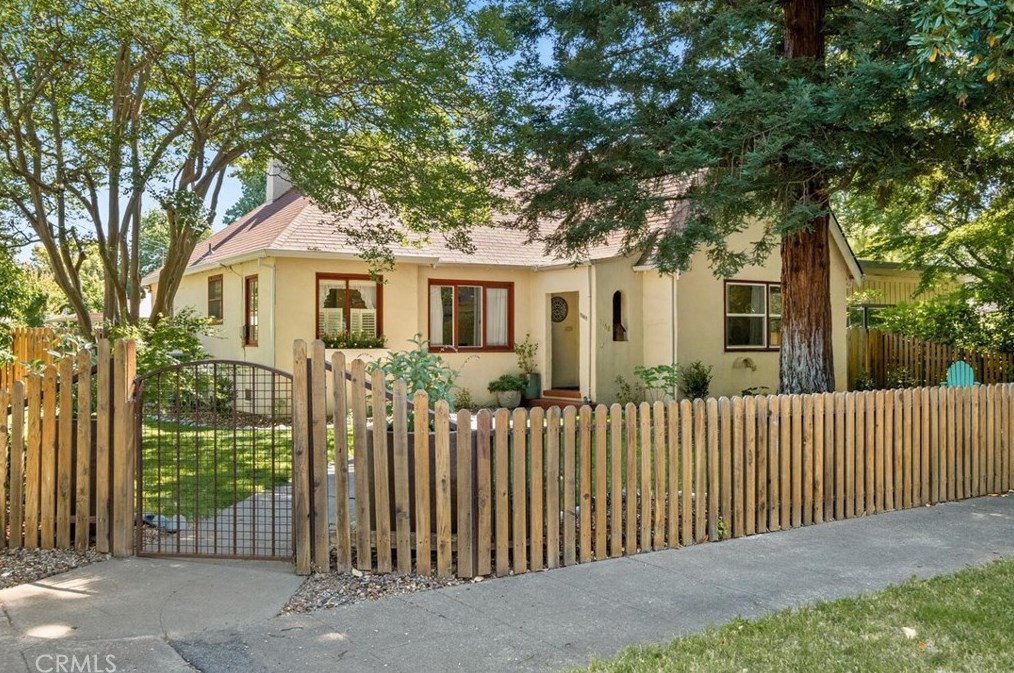 1168 Laburnum Ave, Chico, CA 95926-3466