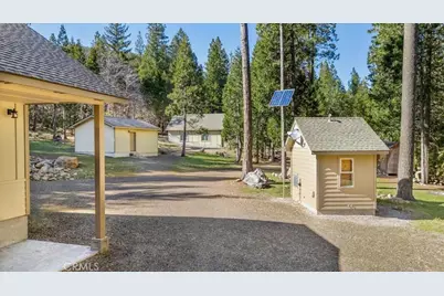 5022 Elderberry, Weed, CA 96094 - Photo 2