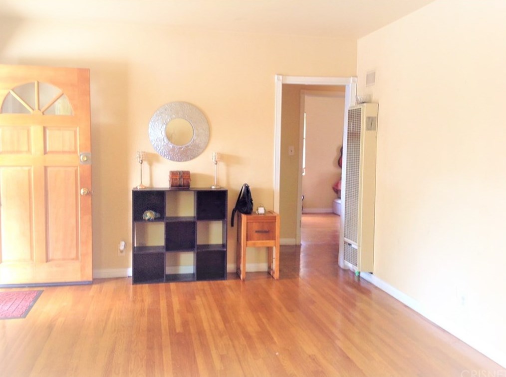 7118 Crebs Ave, Los Angeles, CA 91335-4025