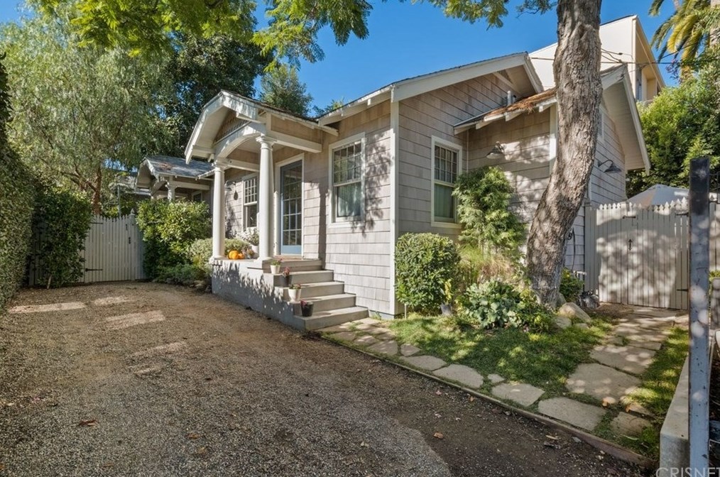 909 Larrabee St, Los Angeles, CA 90069-3904