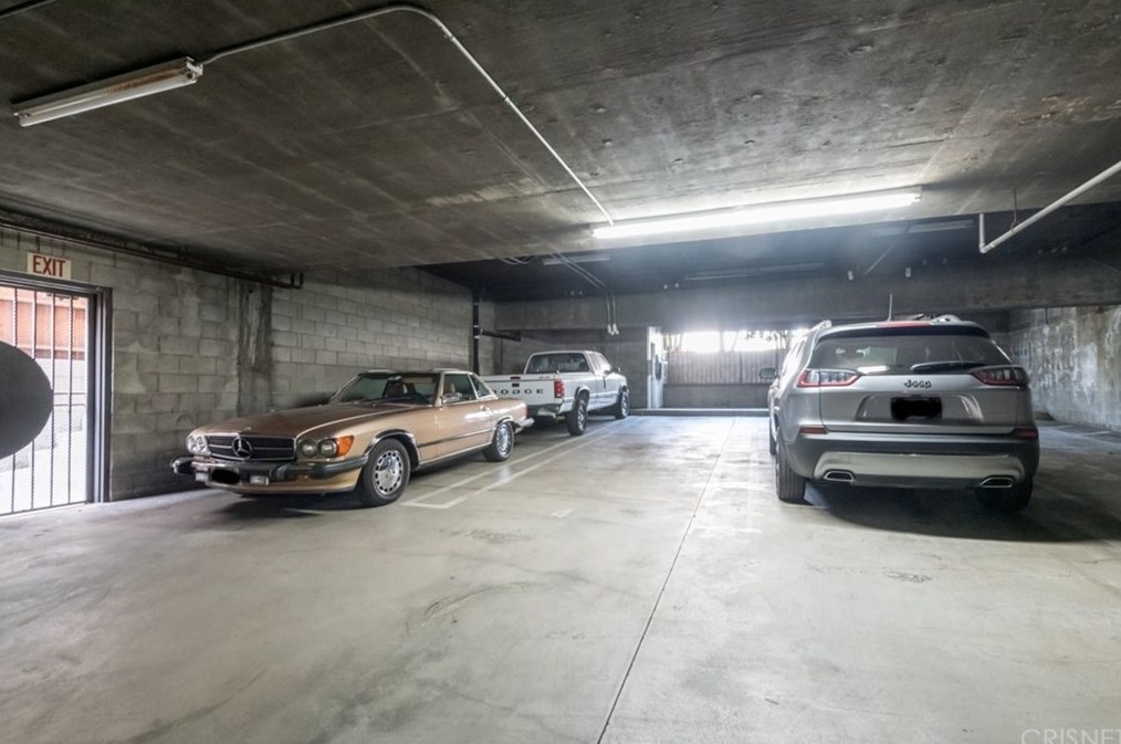 11752 Dorothy St, Los Angeles CA  90049-5542 exterior