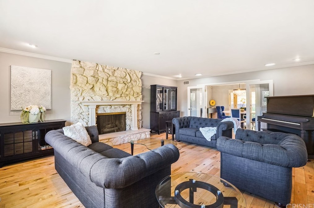 1131 El Monte Dr, Thousand Oaks, CA 91362-2118
