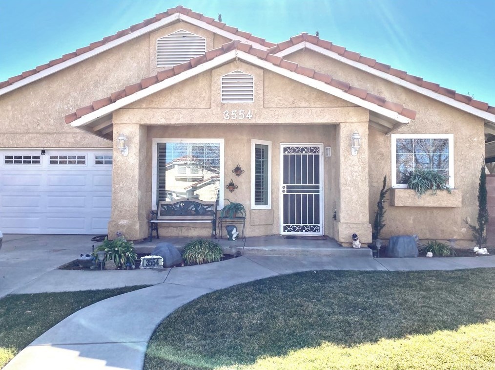 3554 Avenue, Palmdale, CA