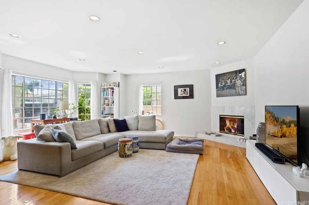631 Kilkea Dr, Los Angeles, CA 90048-2213