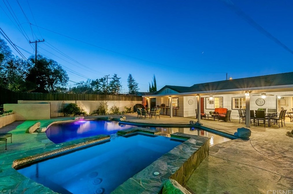 1008 Bart Cir, Thousand Oaks, CA 91360-3643