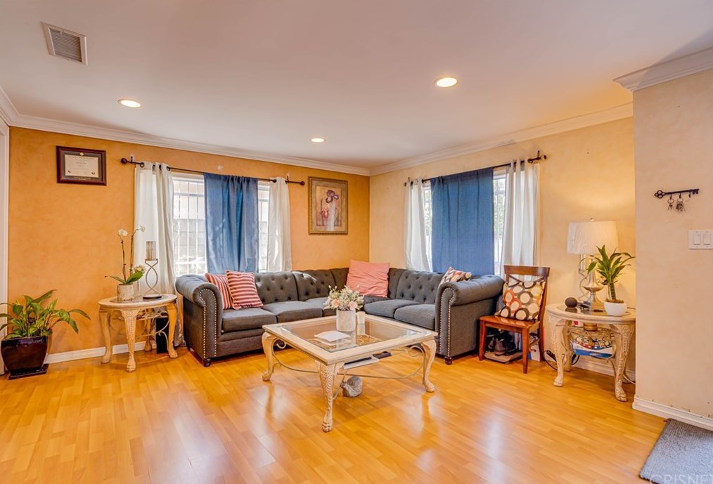 13160 Filmore St, Los Angeles, CA 91331-2461
