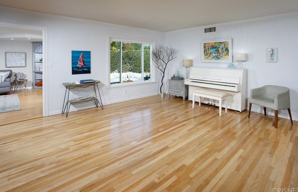 20001 Labrador St, Chatsworth, CA 91311-5536