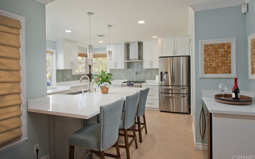 19544 Calvert St, Los Angeles, CA 91335-6531