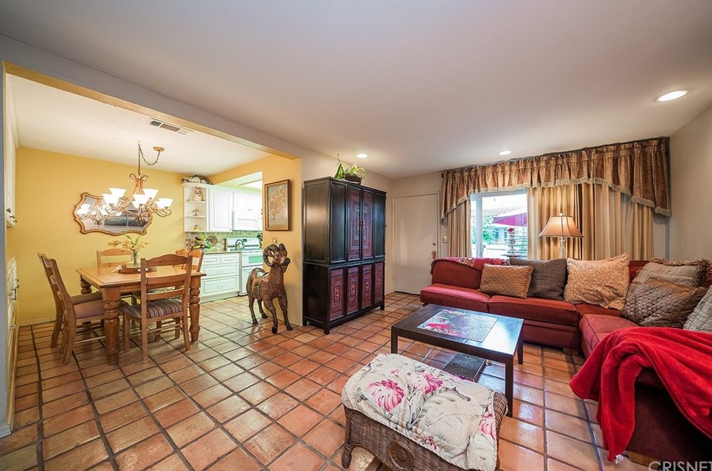 1276 Alessandro Dr, Thousand Oaks, CA 91320-3508