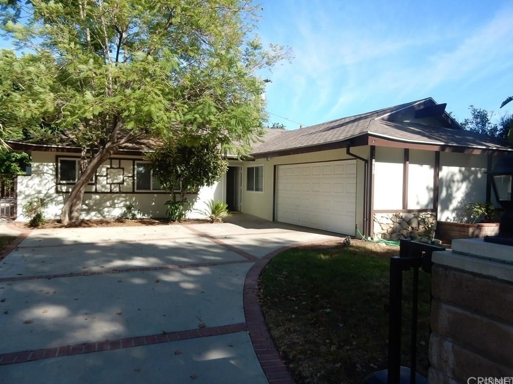 10460 Eton Ave, Chatsworth, CA 91311-2324