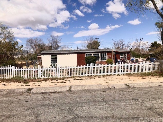 1127 Avenue, Palmdale, CA