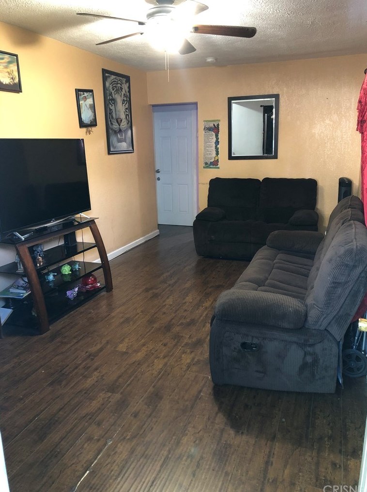 1762 105th St, Los Angeles, CA 90002-3612