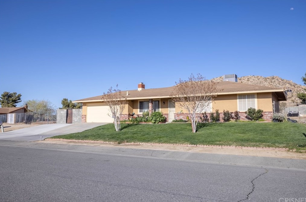 39810 174th St, Palmdale, CA 93591-3325