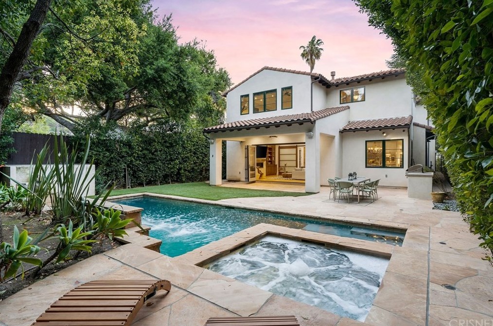 12108 Viewcrest Rd, North Hollywood, CA 91604-3639