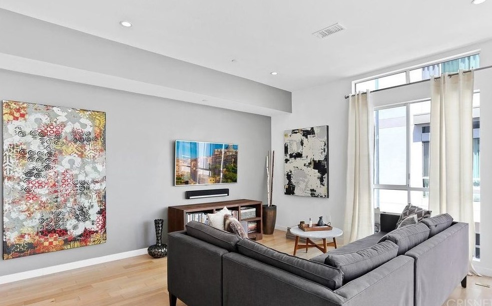 1209 Garbo Ln, Los Angeles, CA 90038-3563