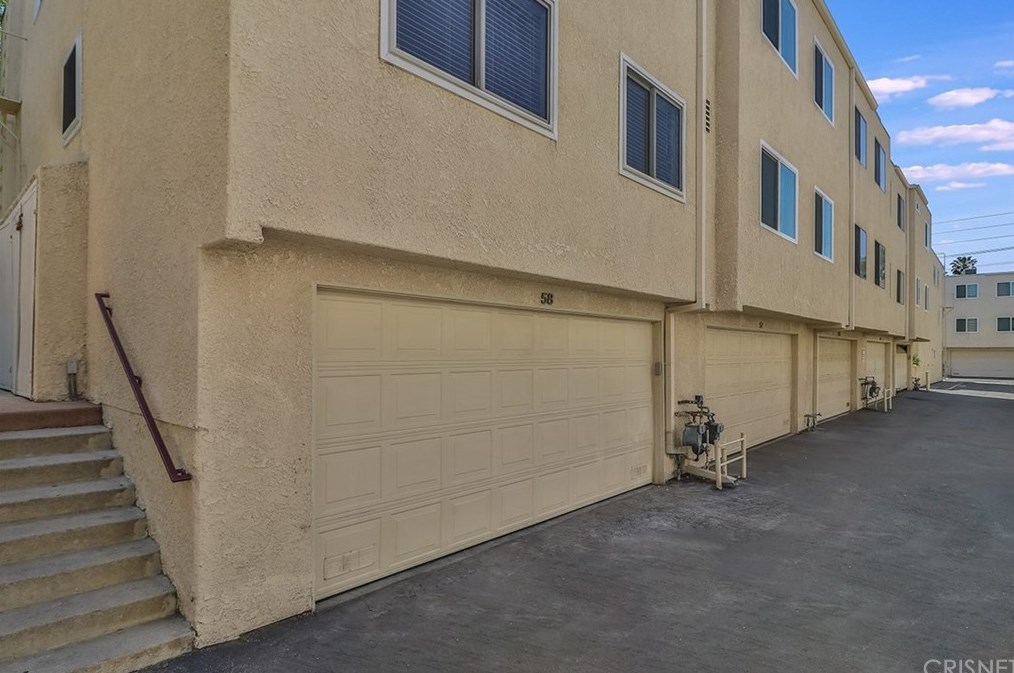9950 Topanga Canyon Blvd, Chatsworth CA  91311-3609 exterior