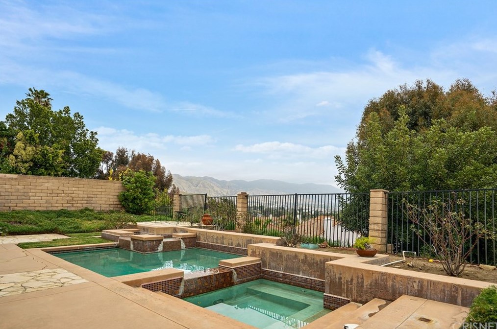 17458 Doric St, San Fernando, CA 91344-1031