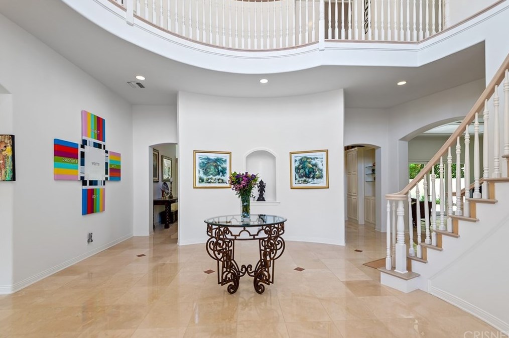5457 Hobson Ct, Calabasas, CA 91302-3135
