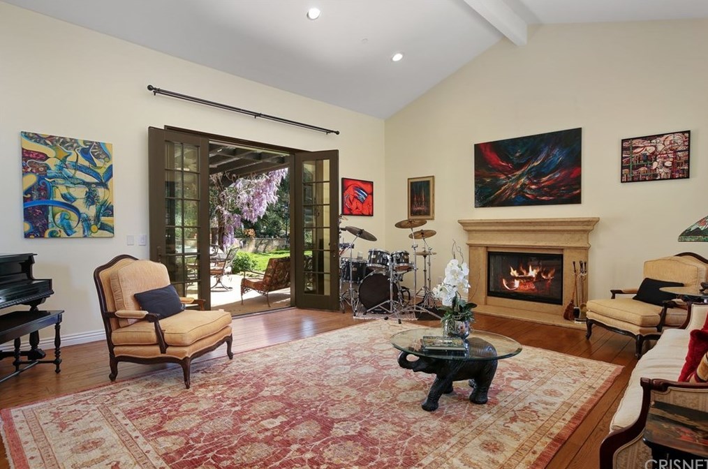 4928 Vanalden Ave, Los Angeles CA  91356-4718 exterior