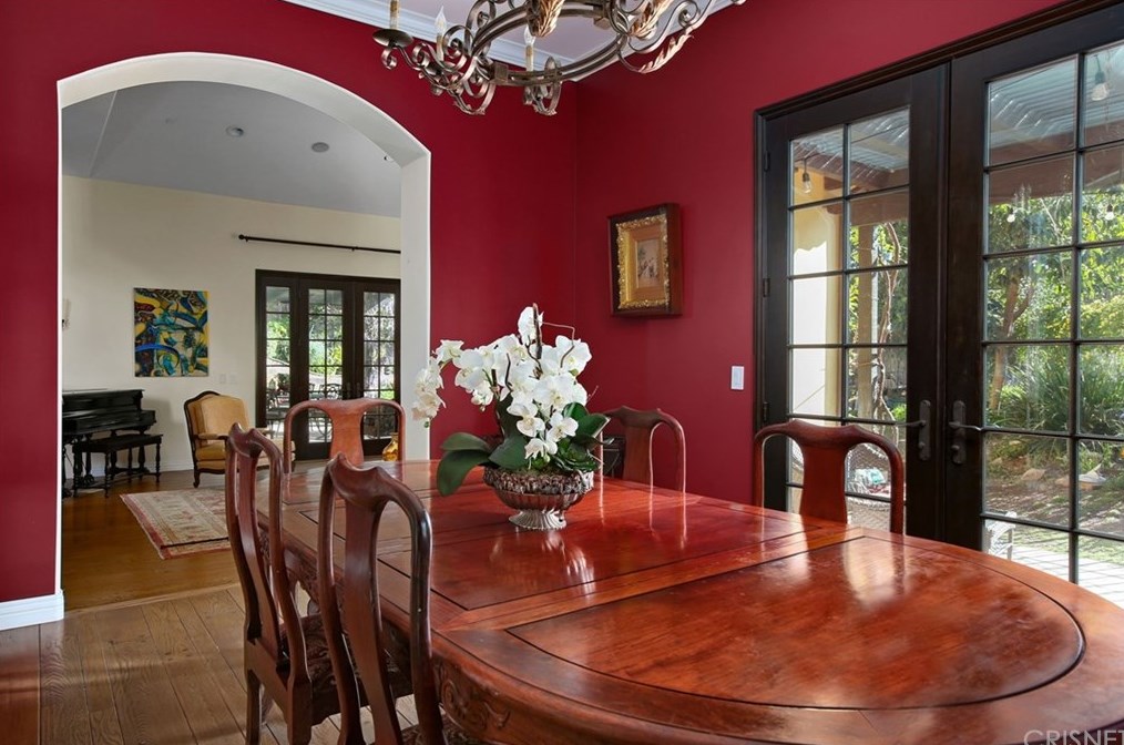 4928 Vanalden Ave, Los Angeles CA  91356-4718 exterior