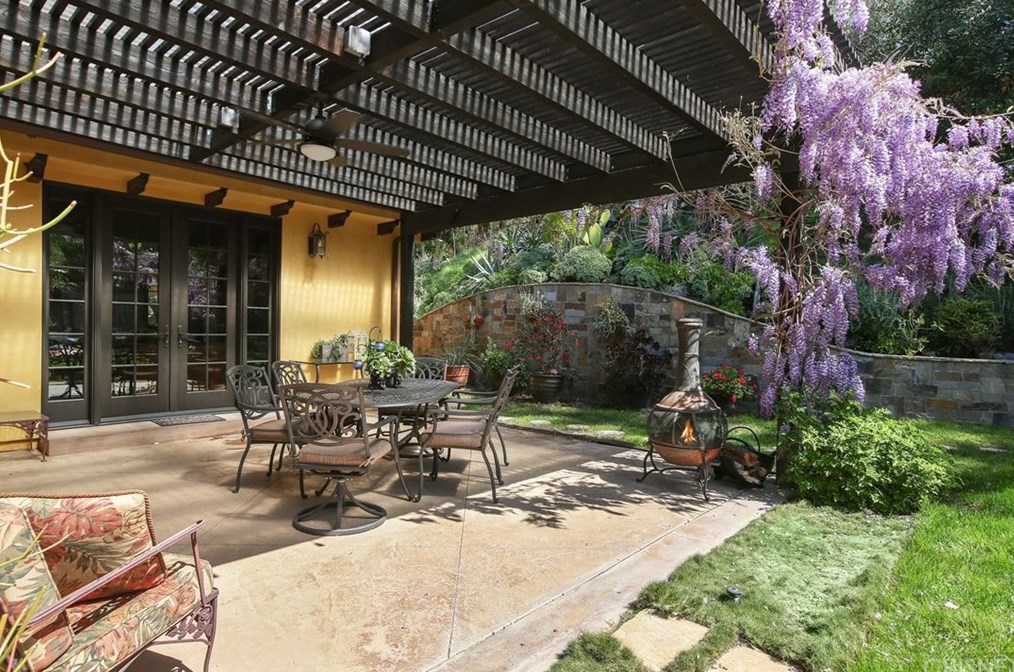 4928 Vanalden Ave, Los Angeles CA  91356-4718 exterior