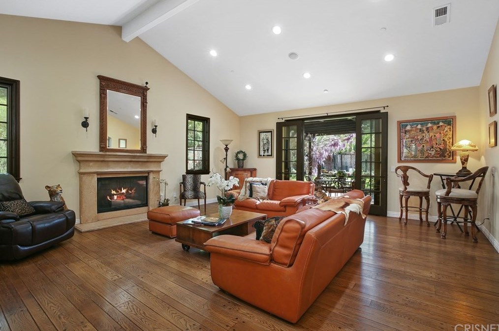 4928 Vanalden Ave, Los Angeles CA  91356-4718 exterior