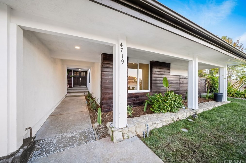 4719 Hermano Dr, Los Angeles, CA 91356-4515