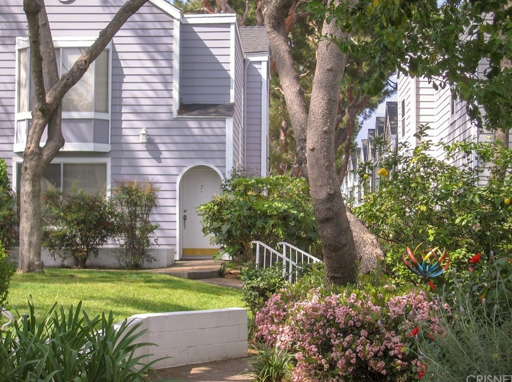 585 N Garfield Ave #3, Pasadena, CA 91101