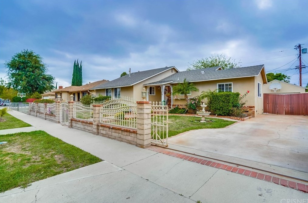 8055 Chimineas Ave, Los Angeles, CA 91335
