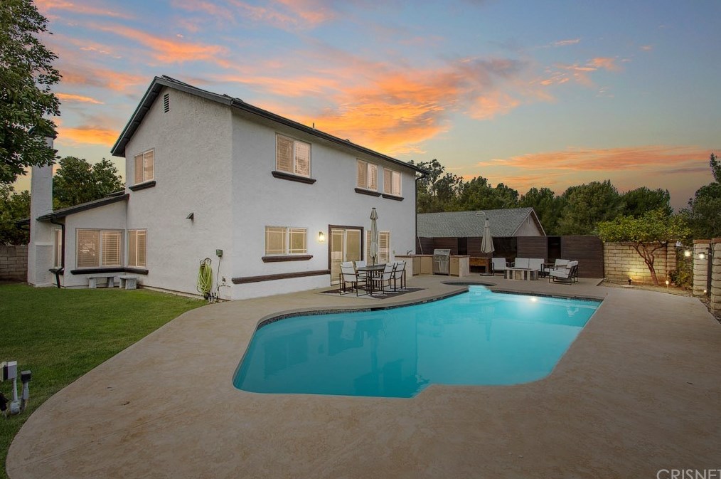396 Blackhawk Dr, Thousand Oaks, CA 91320-4801