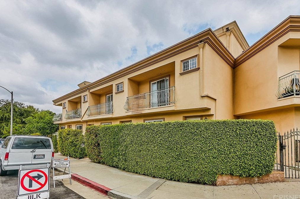 467 Wheeling Way, Los Angeles, CA 90042-4836