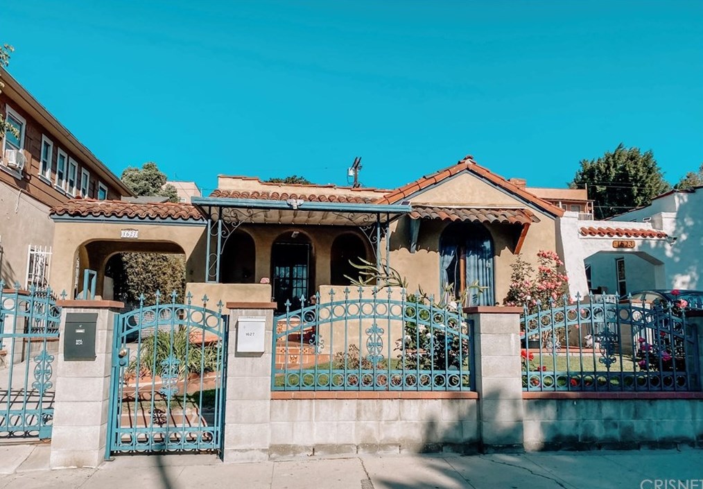 1627 Carmona Ave, Los Angeles, CA 90019-3908