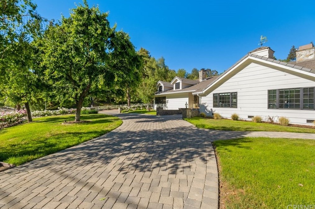 5488 Round Meadow Rd, Calabasas, CA 91302