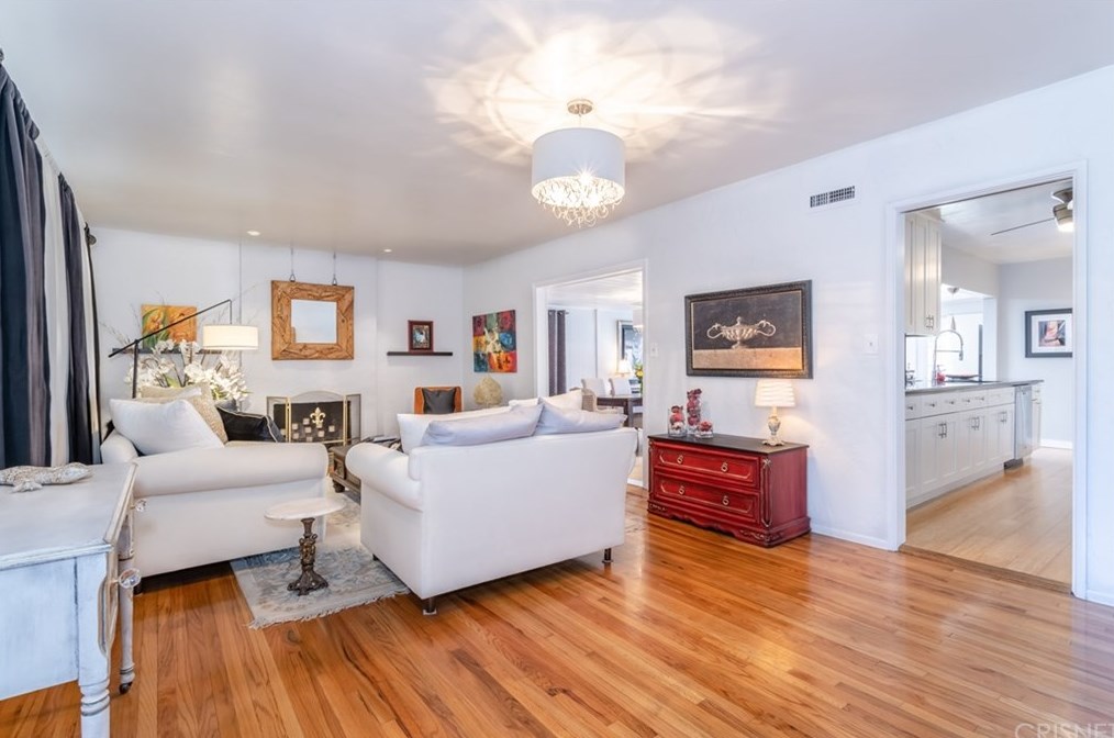 19114 Hart St, Los Angeles, CA 91335-3830